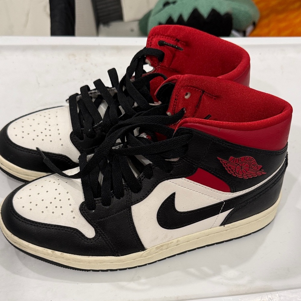 Nike Black and Red Women's Sneakers JORDAN
